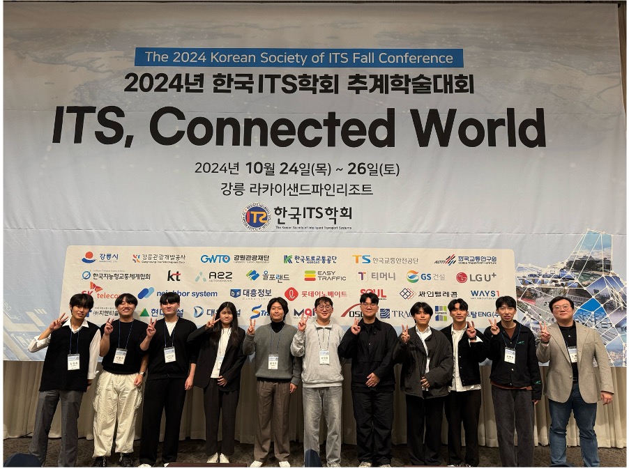 SAIL members at the 2024 Korean Society of ITS conference venue